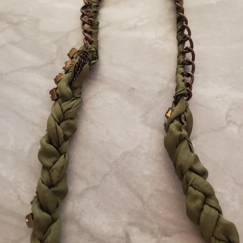 💚 J.Crew Olive Green Fabric Gunmetal Rhinestones Crystals Twisted Necklace 💚